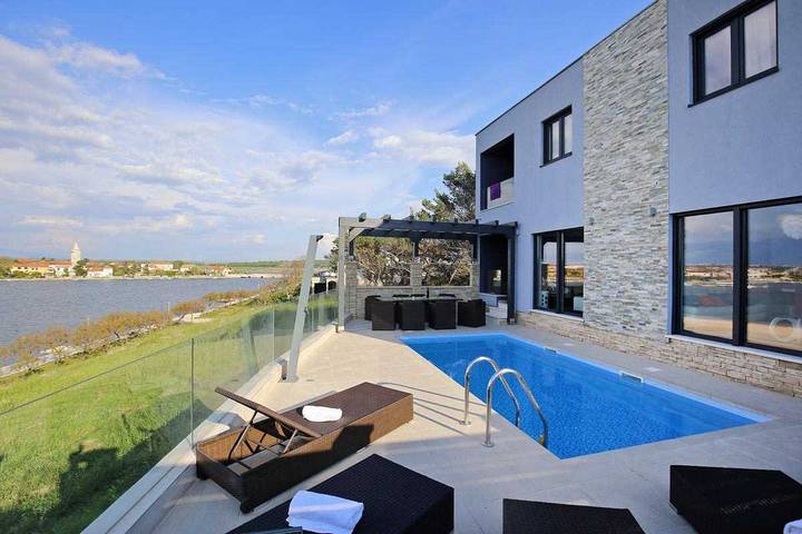 Ferienhaus für 10 Personen, mit Meerblick und Terrasse sowie Pool und Ausblick in Nin - 2