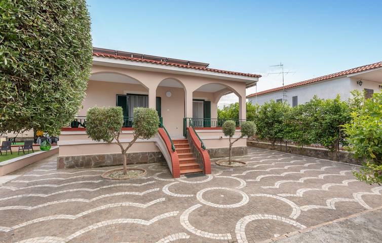 Acogedor apartamento con piscina cerca de la playa - WiFi y aparcamiento gratuitos in Castel Volturno, Provincia de Caserta