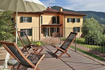 Villa With Pool for 10 People in Lucca, Lucca Province, Photo 4
