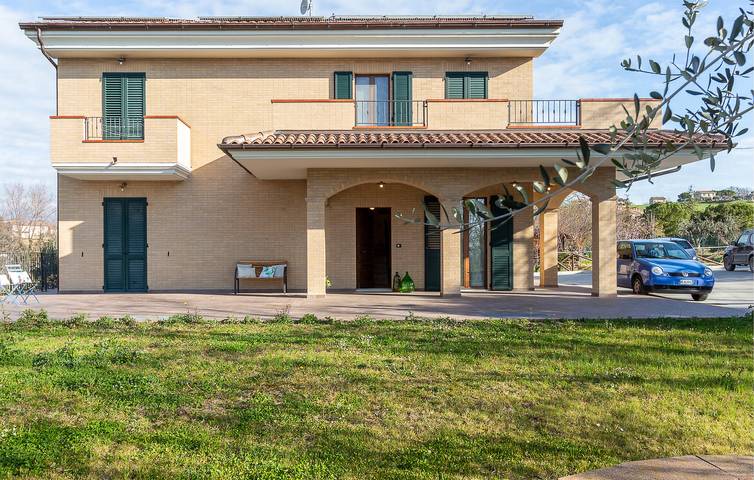 Casa vacanza per 10 persone, con Terrazza e Giardino a Morrovalle