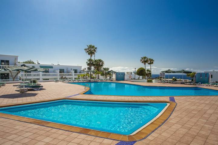 Ganze Wohnung, Klimatisiertes Ferienhaus "Divine I" mit Meerblick, Terrasse, Gemeinschaftspool & Wlan in Puerto del Carmen, Tías