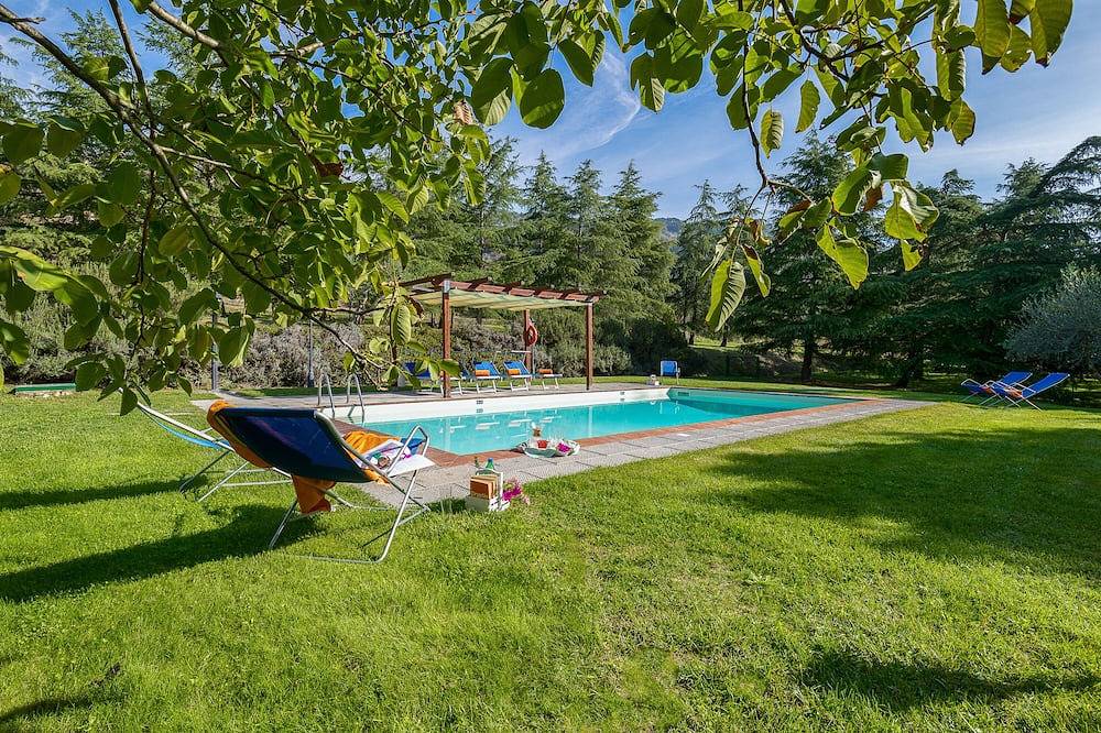 Villa for 17 Guests in Cortona, Arezzo Province