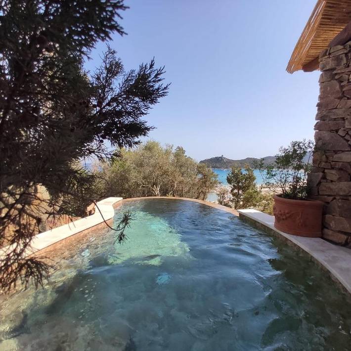 Villa pour 9 personnes, avec jacuzzi ainsi que piscine et jardin à Villasimius - 4