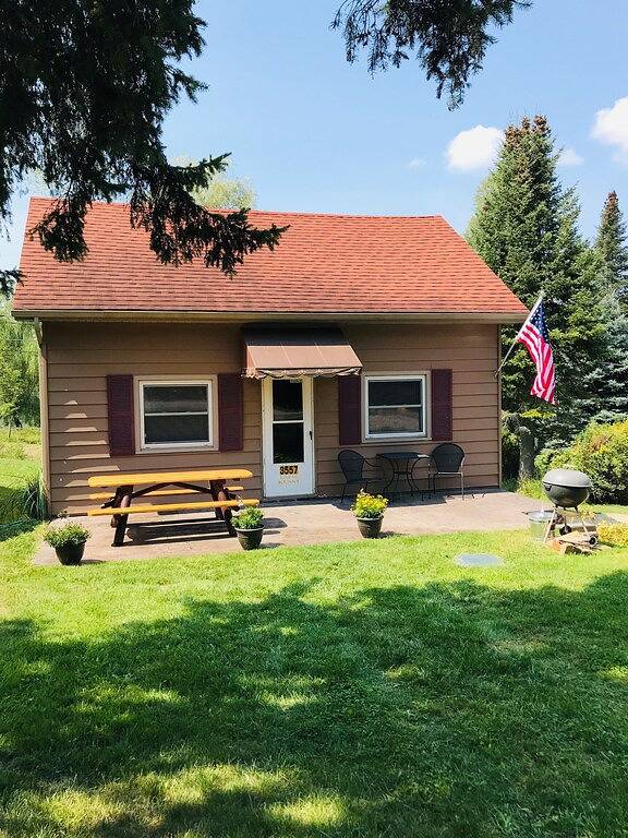 Schöne ganzjährig zu Hause auf dem Südufer von Hubbard Lake in Hubbard Lake, Alcona County