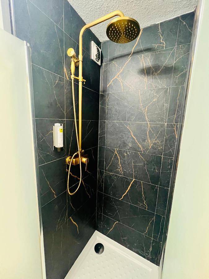 Hôtel pour 2 personnes, avec terrasse, animaux acceptés à Allanche - 2