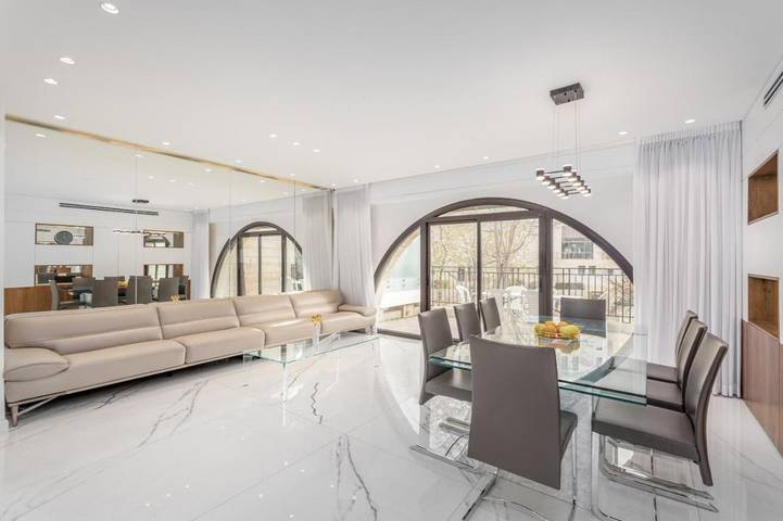 Ferienwohnung für 7 Personen, mit Terrasse und Ausblick in Jerusalem