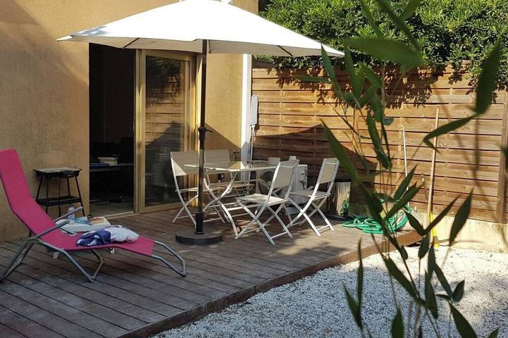 Appartement de vacances pour 3 personnes, avec jardin ainsi que terrasse et piscine, animaux acceptés