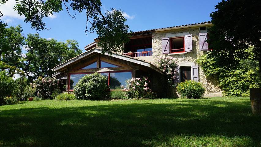 Chambre d’hôte pour 2 personnes, avec jardin et piscine, animaux acceptés dans l' Ariège