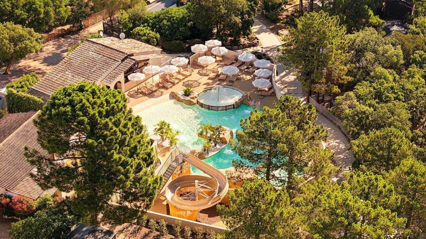 Ferienpark für 6 Personen, mit Terrasse und Whirlpool sowie Garten und Kinderpool auf Korsika