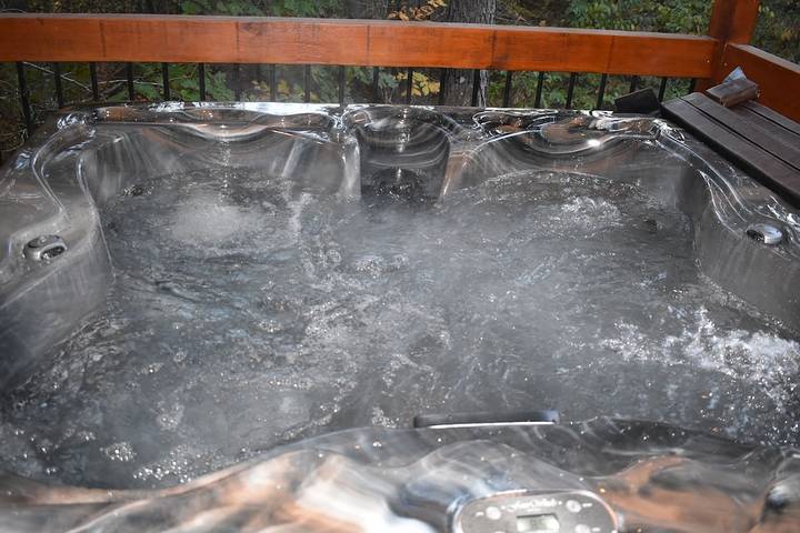 Log cabin for 4 people, with balcony and hot tub, with pets in Broken Bow