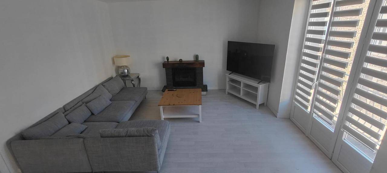Appartement entier, Logement familial spacieux, 2 chambres , grand salon in Fougères, Fougères-Vitré