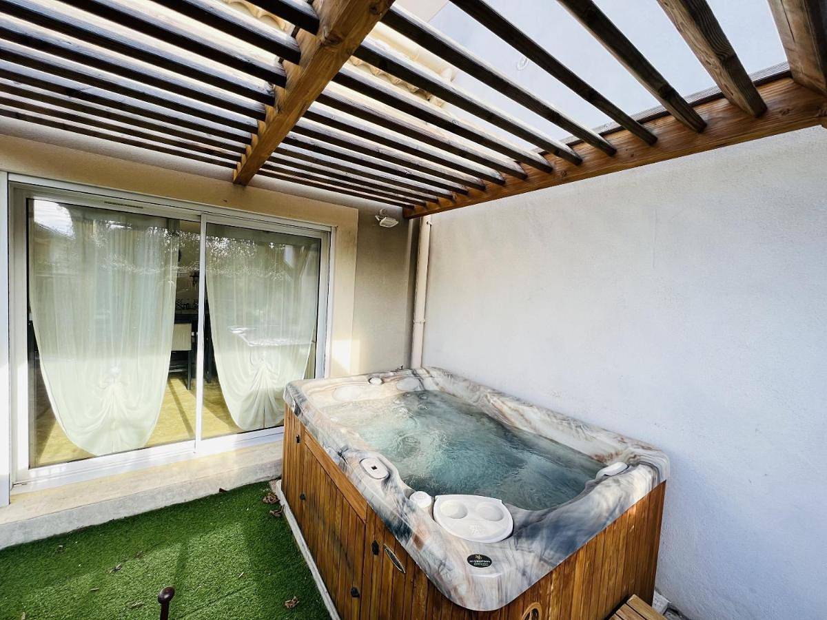 Two-Bedroom Cottage in Beaumes-de-Venise, Vaucluse