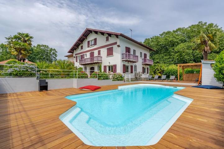 Location de vacances pour 2 personnes, avec piscine ainsi que vue et jardin à Ustaritz - 2