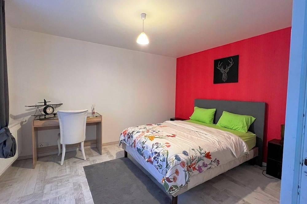 Xxxl town house village center in Bellignat, Nantua