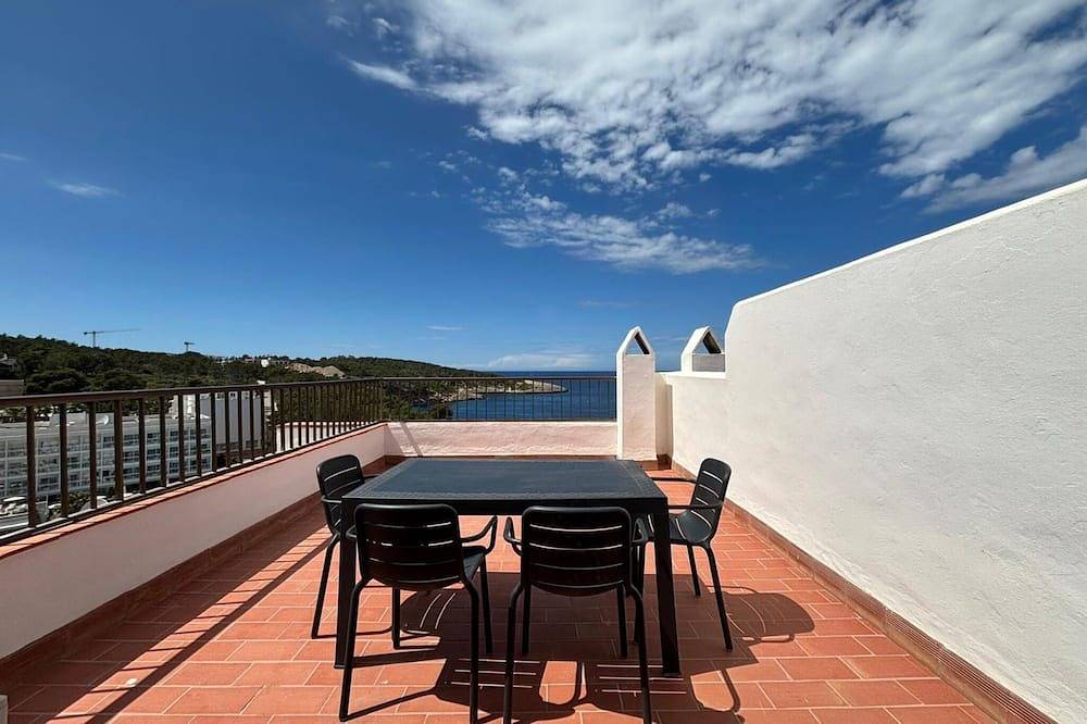 Apartamento en hotel 'Apartamento Doble' con piscina compartida in S'Arenal Petit, San Juan Bautista