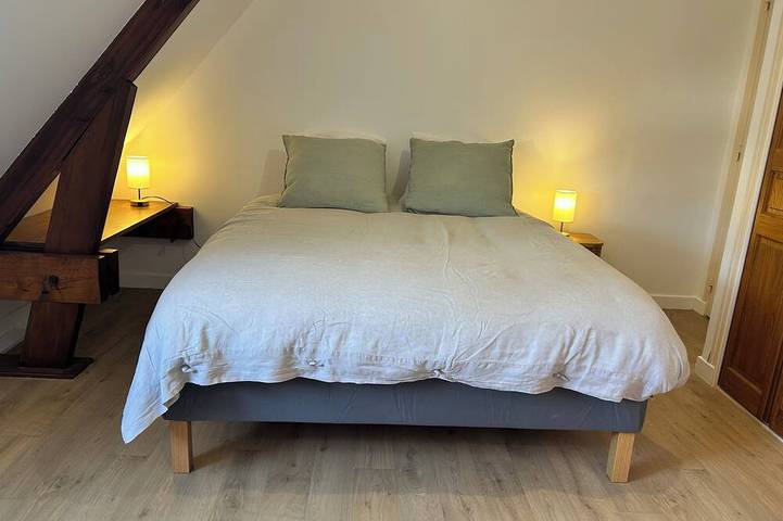 House that sleeps 14, 200 meters from the ramparts, the marshes, the beaches, and Brière in Guérande, Côte d'Amour