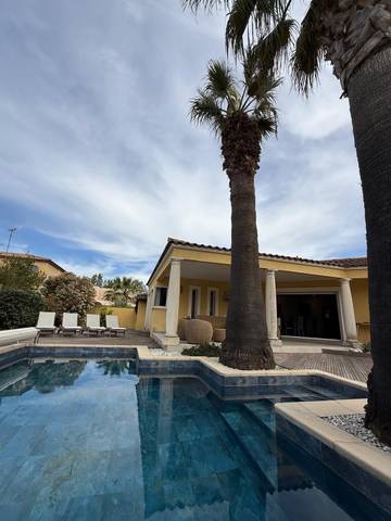 Villa pour 6 personnes, avec piscine ainsi que terrasse et jardin, adapté aux familles en Camargue