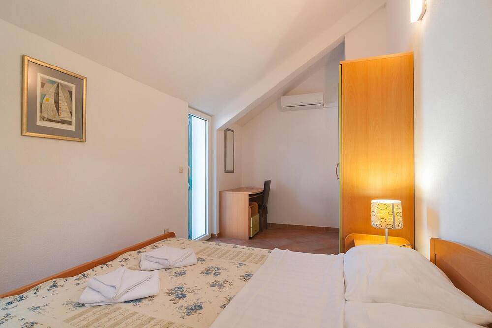 4 bedroom cozy home in Zarace in Hvar