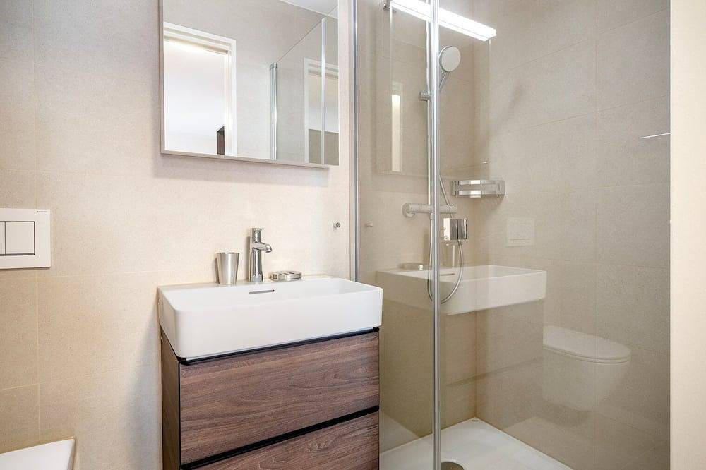 Entire apartment, Hip Wiedikon 1.5 Room w/ Storage & W/D, 1 min to Market, by Blueground in Zurich, Zurich district