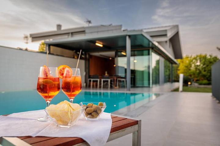 Casa vacanza per 9 persone, con Idromassaggio e Terrazza nonché Giardino e Piscina a Stra