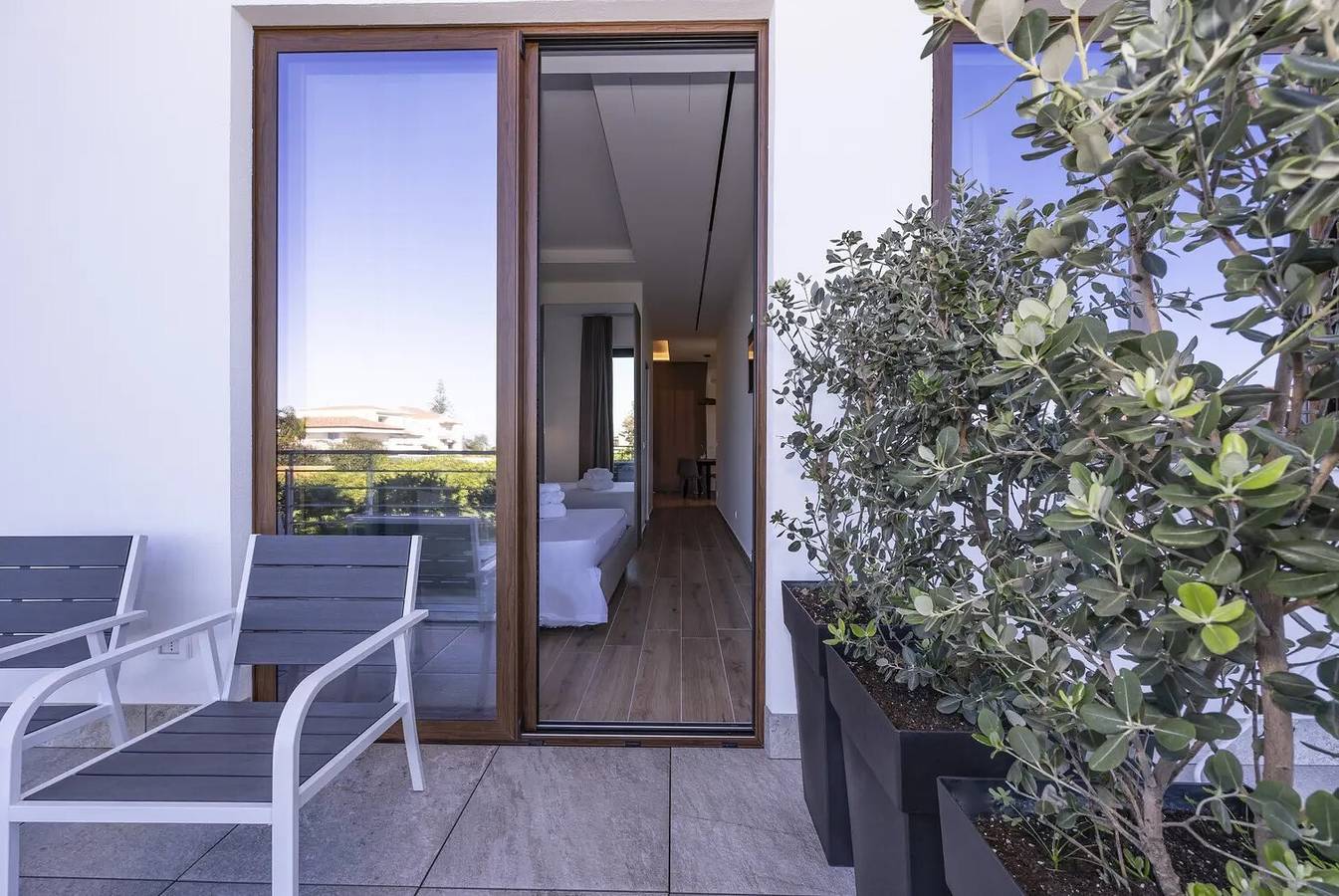 Monolocale intero, Appartamento 'Appartamenti La Brisa - Scirocco' con vista sulle montagne, Wi-Fi e aria condizionata in Capo d'Orlando, Provincia di Messina