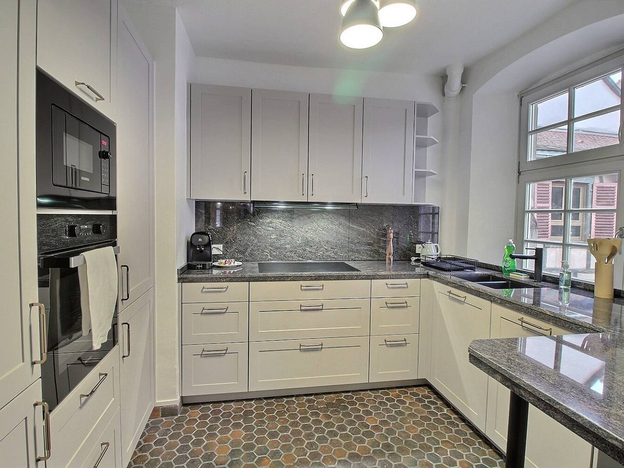 Entire apartment, Colmar: 6-person apartment, charm and modern, city center, parking included in Colmar, Colmar region