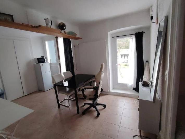 Gîte pour 6 personnes, avec terrasse et vue, animaux acceptés à Cervens