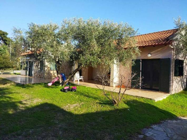Location de vacances pour 10 personnes, avec piscine et jardin dans Pefkochori - 2
