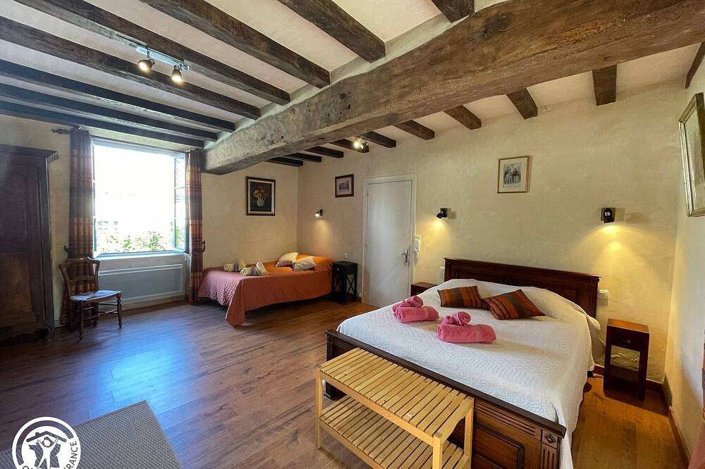 Gîte en cité médiévale de Vouvant avec parking privatif, 4 chambres in Vouvant, Fontenay-le-Comte