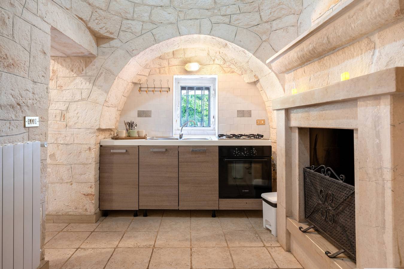 Trullo 'Mele' con Giardino Privato e Aria Condizionata in Martina Franca, Provincia di Taranto