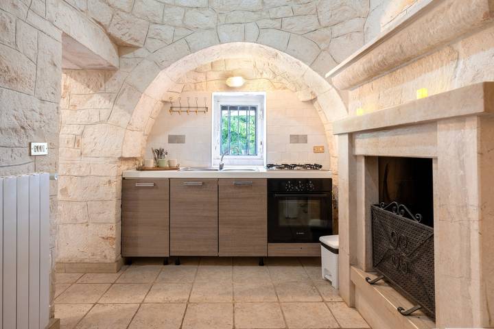 Trullo 'Mele' with Private Garden and Air Conditioning in Martina Franca, Taranto provins