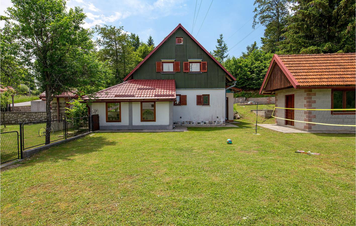 Gemütliche 2-Zimmer-Wohnung mit Terrasse, WLAN und Parkplatz in Delnice, Primorje-Gorski Kotar