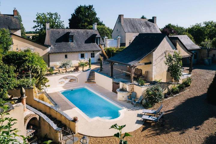 Location de vacances pour 4 personnes, avec Terrasse ainsi que Jardin et Piscine à Fontaine-Milon