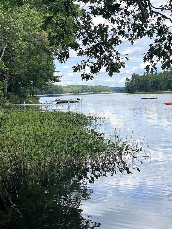 Peaceful.... Lakefront Cottage... Kayakers Paradise.... in Lincoln County (Maine)