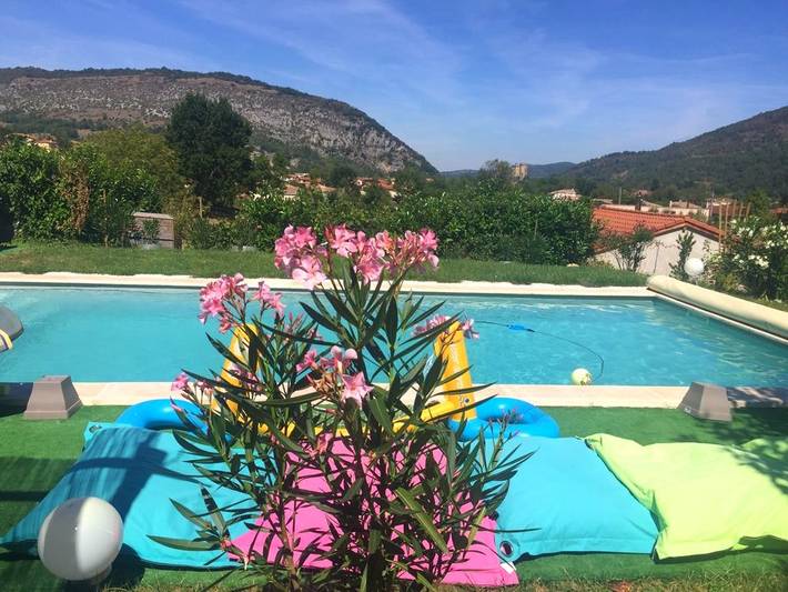 Location de vacances pour 12 personnes, avec jacuzzi et terrasse ainsi que piscine et balcon/terrasse à Foix - 2