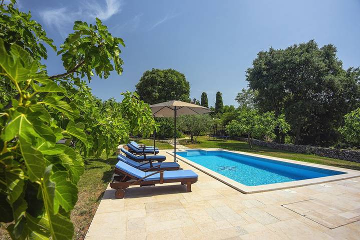 Ferienhaus für 8 Personen, mit Balkon und Terrasse sowie Garten und Pool
