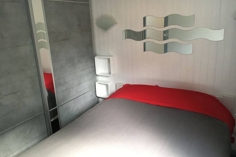 Chalet-Confortable-Baño privado externo-Terraza-Village 4 étoiles in Le Porge, Lesparre-Médoc region