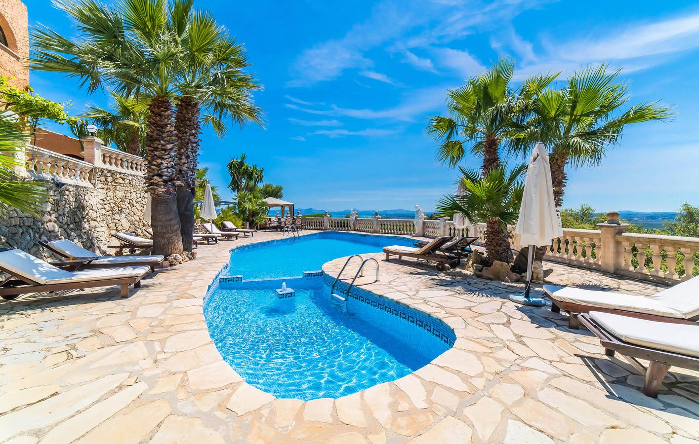 Apartment mit Meerblick, Terrasse, Pool und Grill in Alcúdia, Mallorca Norden