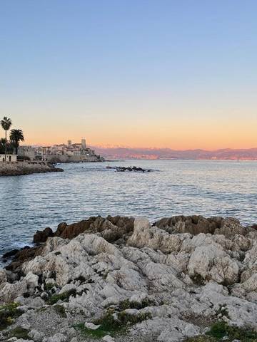 Gîte pour 2 personnes, avec terrasse ainsi que vue et piscine, animaux acceptés dans Plage de la Salis