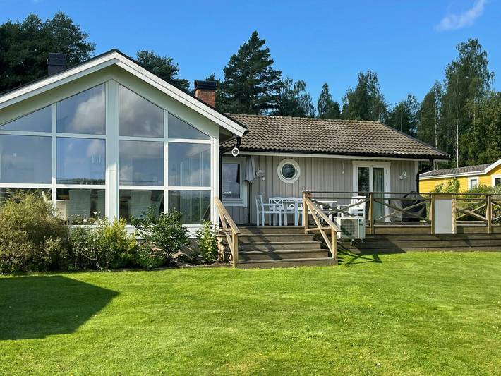 Sjöstuga med egen brygga vid Nömmen in Jönköpings län