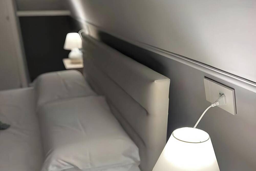 Appartamento intero, Bed and Breakfast 'Appartamento - Orchidea Celeste' con vista mare, Wi-Fi e aria condizionata in Manfredonia, Gargano