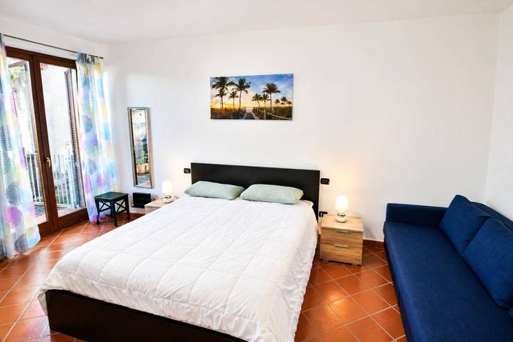 Villa für 7 Personen, mit Balkon und Whirlpool sowie Terrasse und Garten in Comune di Luino - 4