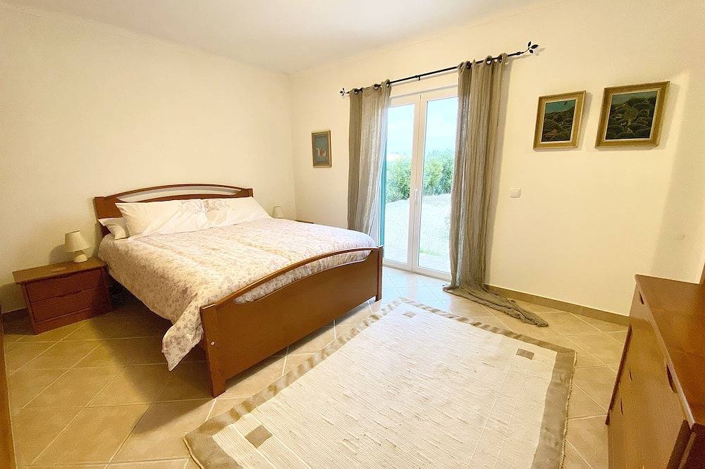 Rustic Chic Villa with solar heated Pool five minutes from the beach! in Arrifana, Aljezur