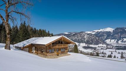 Ferienhaus für 8 Personen, mit Balkon und Whirlpool sowie Garten in Walchsee