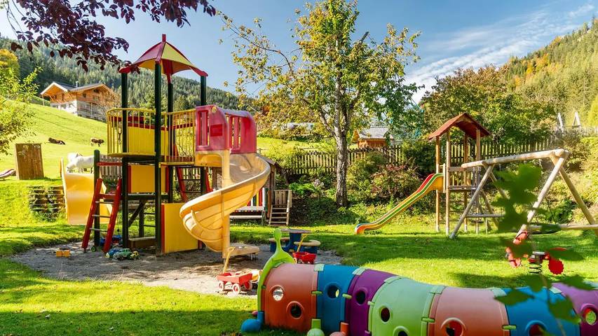Ferienwohnung für 5 Personen, mit Garten und Balkon