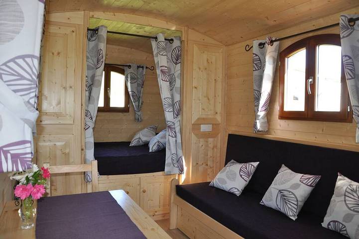 Gîte pour 2 personnes, avec piscine ainsi que terrasse et jardin à La Gripperie-Saint-Symphorien - 2