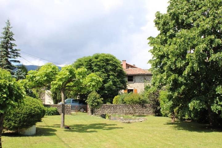 Location de vacances pour 6 personnes, avec jardin ainsi que piscine et vue, animaux acceptés à Jaujac - 4