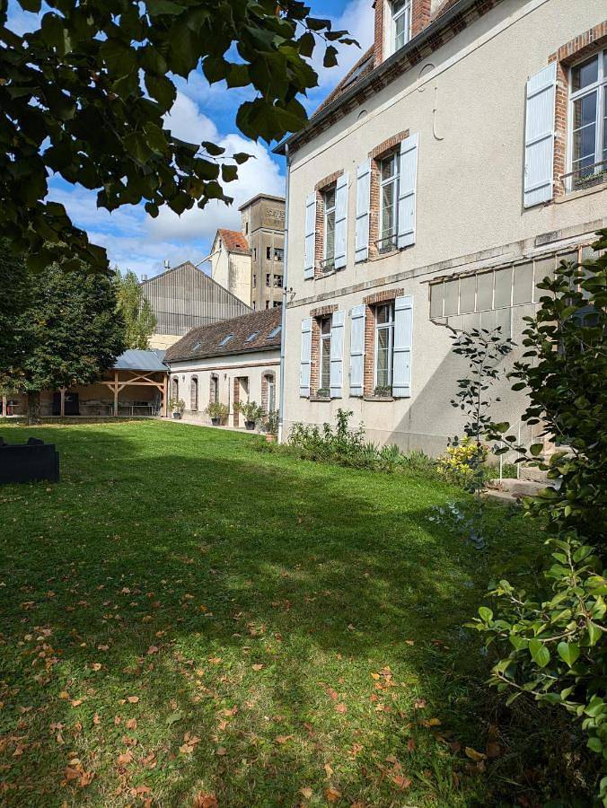 Location de vacances pour 7 personnes, avec piscine et jardin à Sens - 3