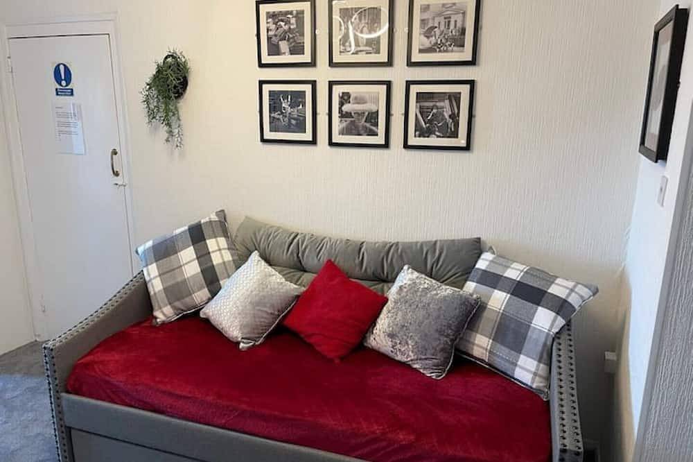 Entire apartment, \"The Celebration\" Seafront Apartment in Eastbourne, East Sussex