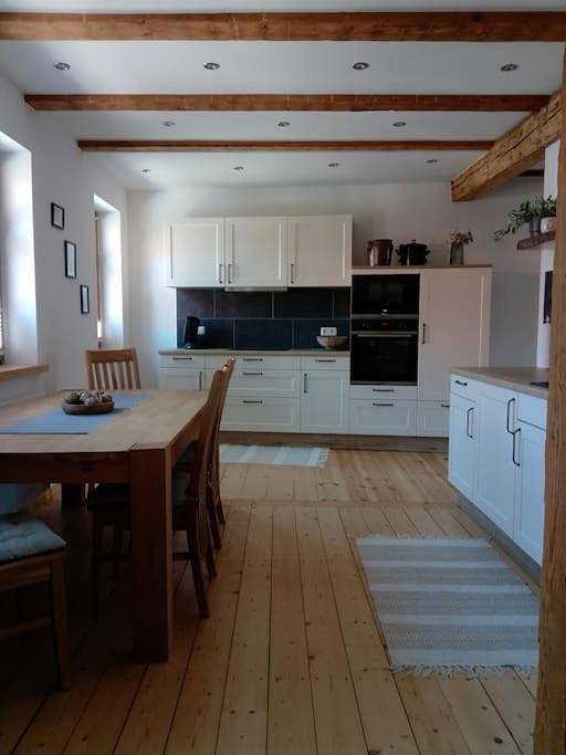 Ferienwohnung für 4 Personen, mit Ausblick und Garten, kinderfreundlich in Gernrode